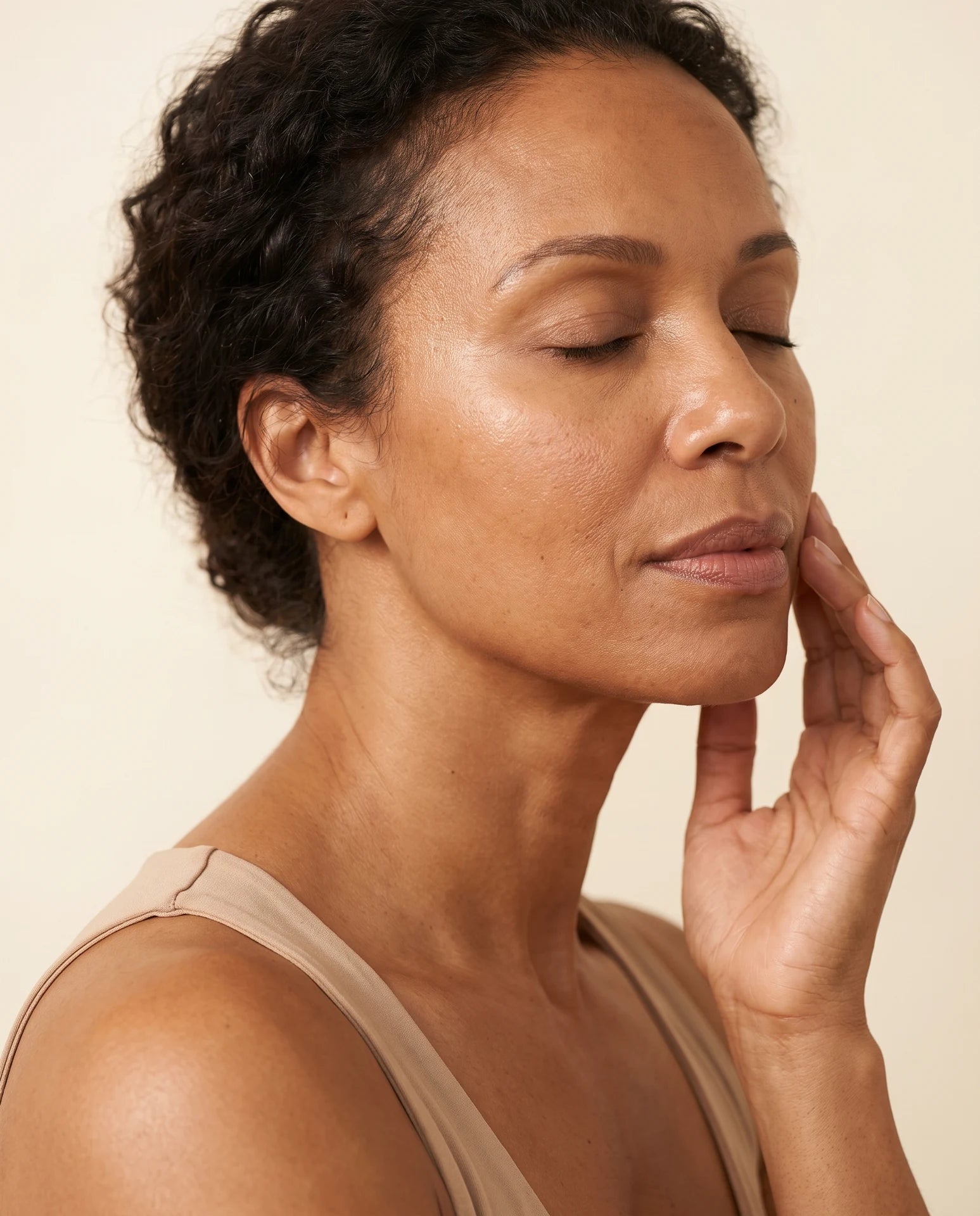 Natural cheek, jawline and neck portrait showing areas discussed in the benefit selector